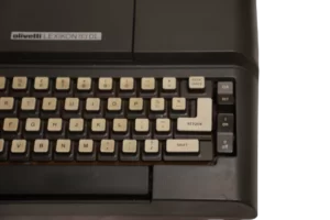 Olivetti Lexikon 83 DL Electric Portable Typewriter / 1973 - Image 5