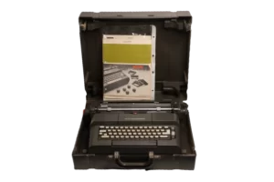 Olivetti Lexikon 83 DL Electric Portable Typewriter / 1973
