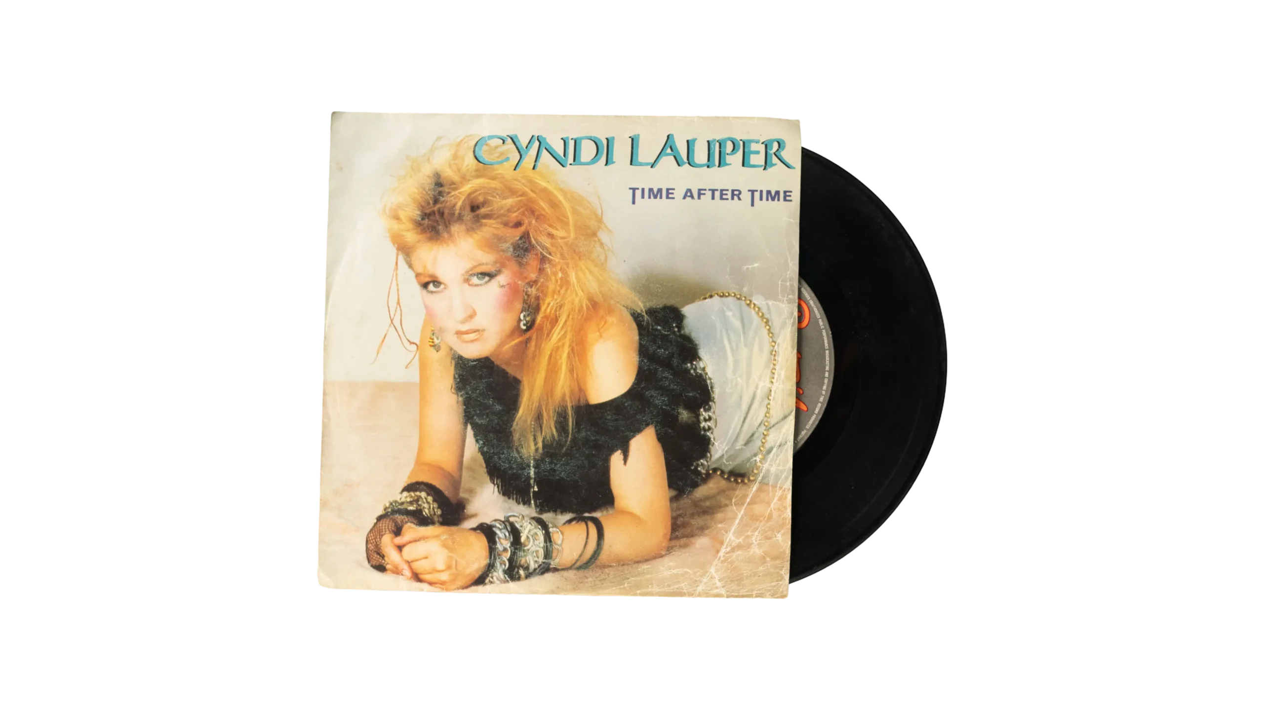 DSC01235 Cyndi Lauper – She's So Unusual 7″ Vinyl - Image 1